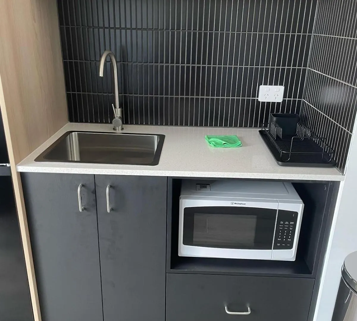 Guest house Private Apartment Room Unit, Fully Furnished Bellbird Park