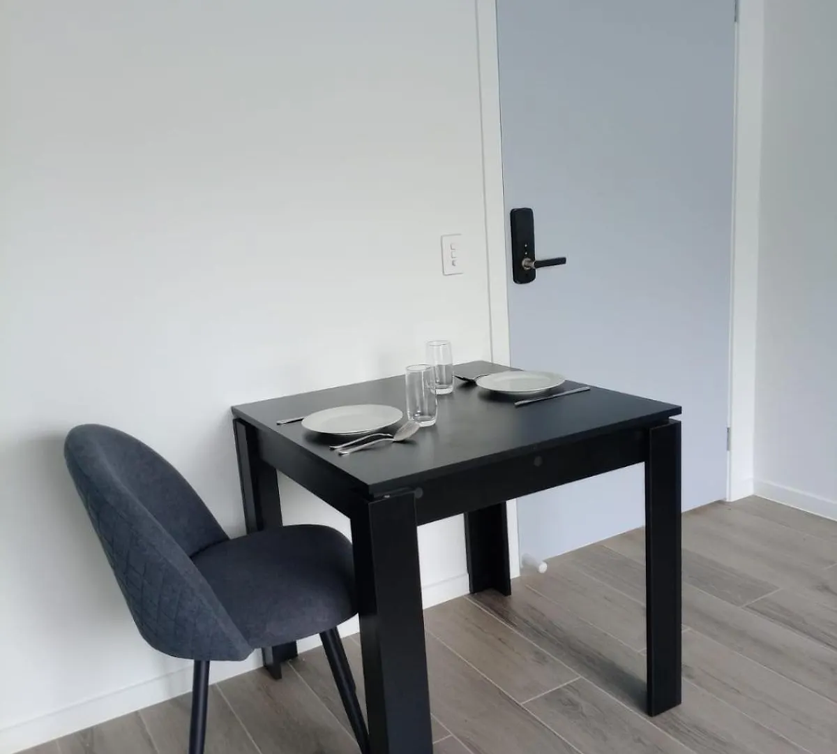 Private Apartment Room Unit, Fully Furnished Bellbird Park 0*,