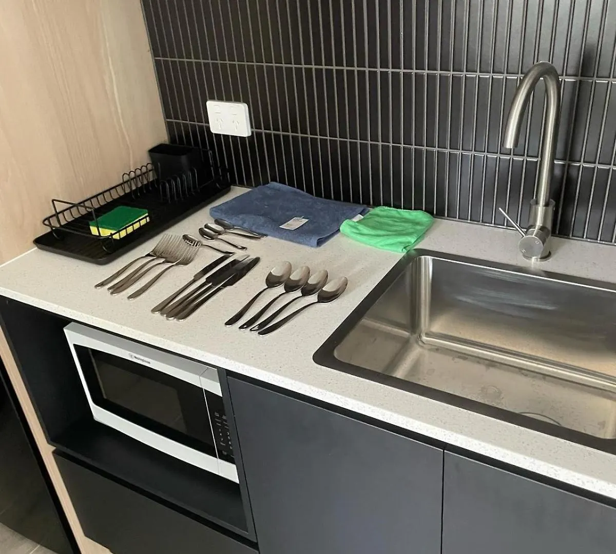 Private Apartment Room Unit, Fully Furnished Bellbird Park Guest house