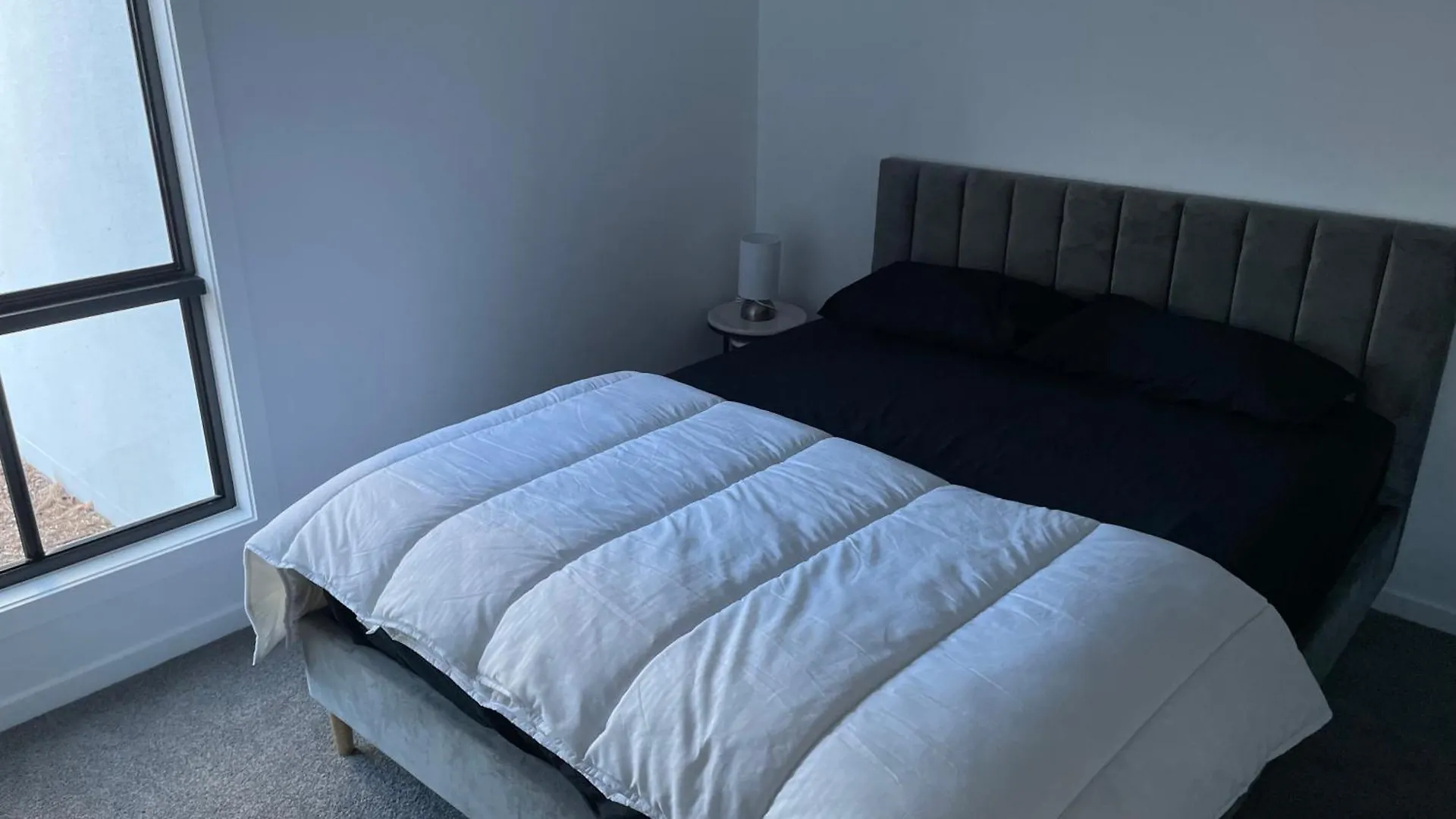Guest house Private Apartment Room Unit, Fully Furnished Bellbird Park